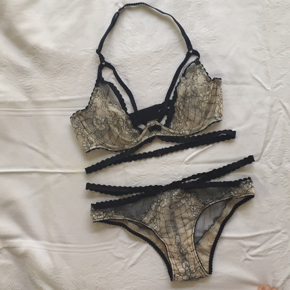 VS Very Sexy Strappy Set